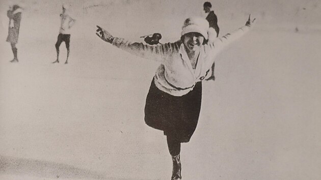 ŠAMPIONKA KRASOBRUSLAØEK. Rakušanka Herma Plancková-Szabóová vyhrála na hrách v Chamonix 1924 soutìž žen.