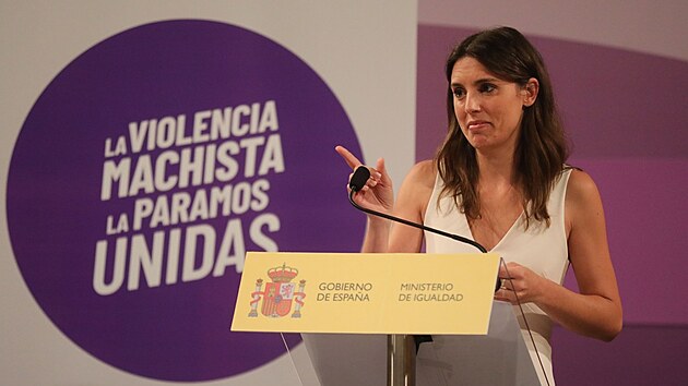 Španìlská ministrynì pro rovnost Irene Monterová pøi spouštìní projektu proti sexuálnímu násilí (28. èervence 2021)