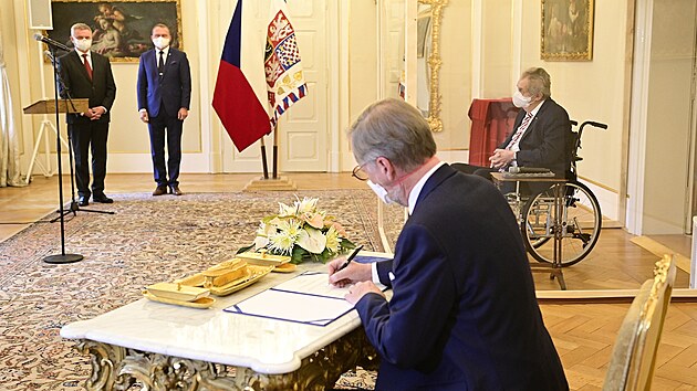 Prezident Miloš Zeman jmenoval na zámku v Lánech šéfa ODS Petra Fialu pøedsedou vlády. (28. listopadu 2021)