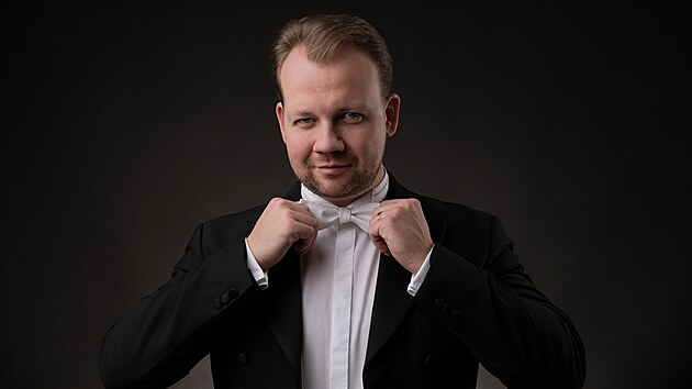 Šéfdirigent zlínské Filharmonie Bohuslava Martinù Robert Kružík (prosinec 2021)