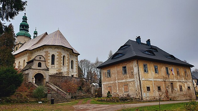 Denisa Pavlová a Petr Horký rekonstruují faru ve Zdoòovì na Broumovsku a usilují i o opravu zdejšího kostela.