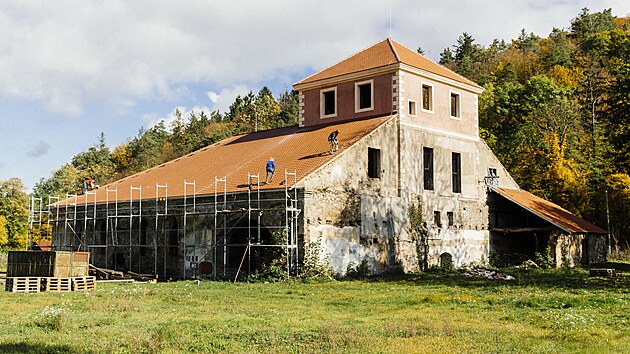 Vysoká pec Barbora je železáøská hu na území mìstyse Jince v okrese Pøíbram ve Støedoèeském kraji. (2019)