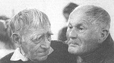Jan Skácel (vlevo) i Bohumil Hrabal mìli za normalizace potíže. Brnìnské...