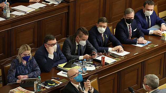 Poslanci schválili novelu pandemického zákona. Na snímku èlenové vlády. (18. února 2022)