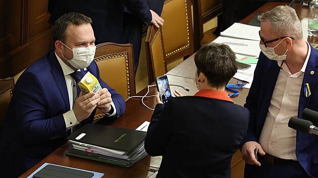 Snìmovna pøehlasovala senátní veto a schválila novelu pandemického zákona. Na snímku ministr Marian Jureèka.(18. února 2022)