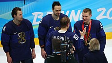 Zkušený kapitán finských hokejistù Valtteri Fillpula (51) pøedává svým...
