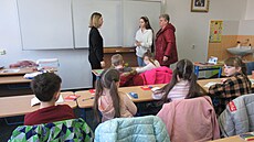 Ukrajinské dìti zaèaly chodit do základní školy v Hluboké nad Vltavou.