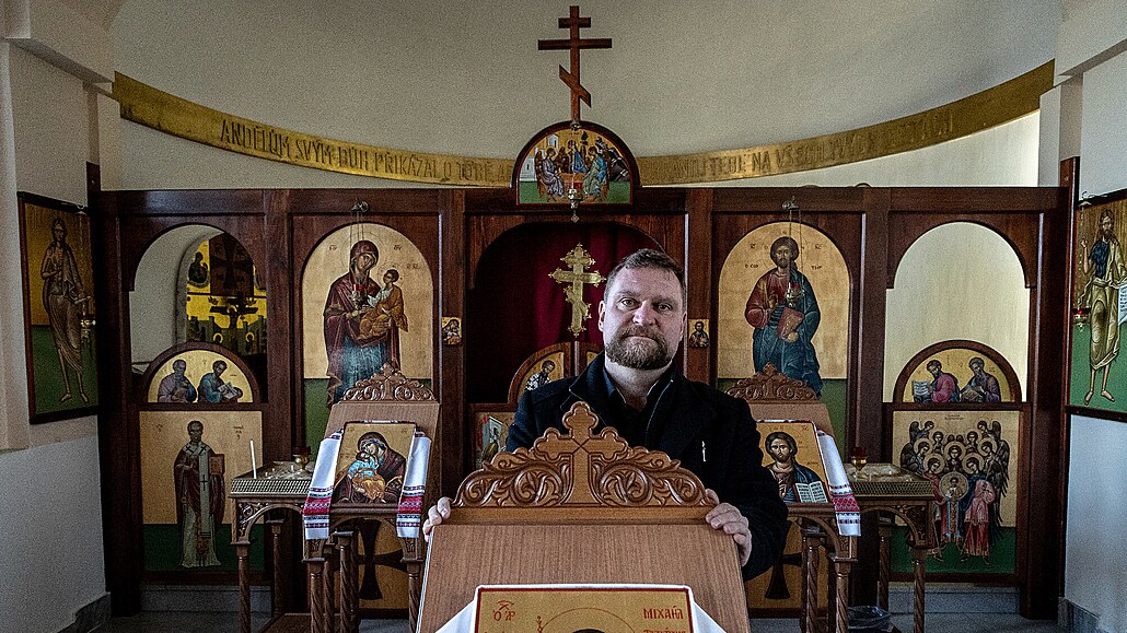 Miroslav Kudla slouží bohoslužby v pravoslavné kapli sv. Andìlù strážných v...