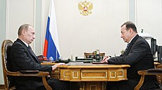 Vladimir Putin, v té dobì ještì jako premiér, bìhem setkání s generálním...