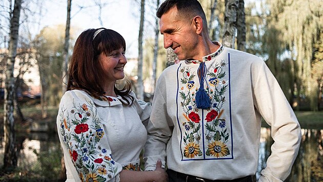 Oksana Èernij s manželem, který musel zùstat na Ukrajinì.