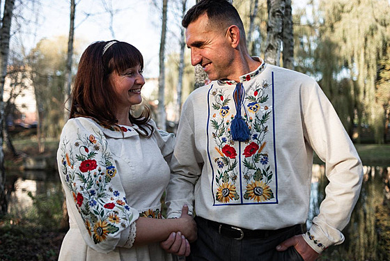 Oksana Èernij s manželem, který musel zùstat na Ukrajinì.