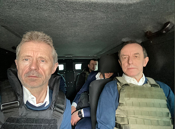 Miloš Vystrèil spolu s maršálkem polského Senátu Grodzkým jedou na Ukrajinì...