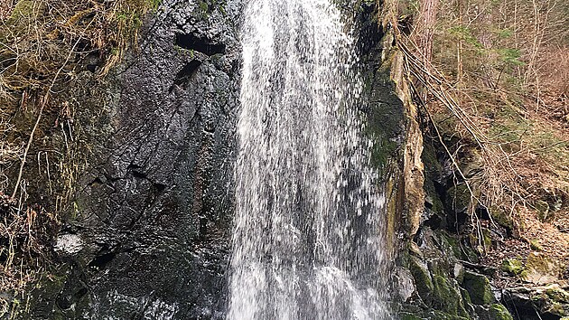 Umìlý vodopád v Terèinì údolí v Nových Hradech vznikl jako souèást romantického parku.