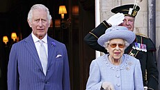 Princ Charles a královna Alžbìta II. (Edinburgh, 30. èervna 2022)