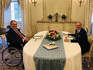 Prezident Miloš Zeman a premiér Petr Fiala pøi jednání na zámku v Lánech 23....