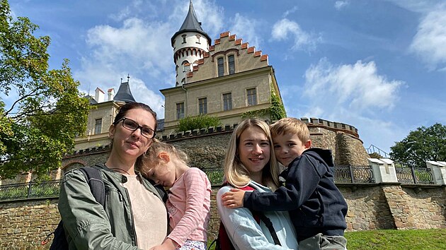 Anna Rybak (vpravo) a její kamarádka Elena s dìtmi na výletì v Raduni na...