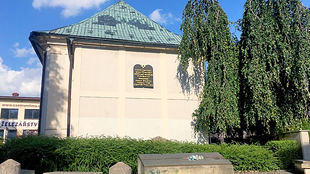 V rychnovské synagoze lze navštívit památník Karla Poláèka.