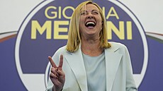 Vùdkynì krajnì pravicové strany Bratøi Itálie Giorgia Meloniová oslavuje...