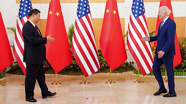 Americký prezident Joe Biden se setkává s èínským prezidentem Si in-pchingem na okraj summitu lídrù G20 na Bali. (14. listopadu 2022)