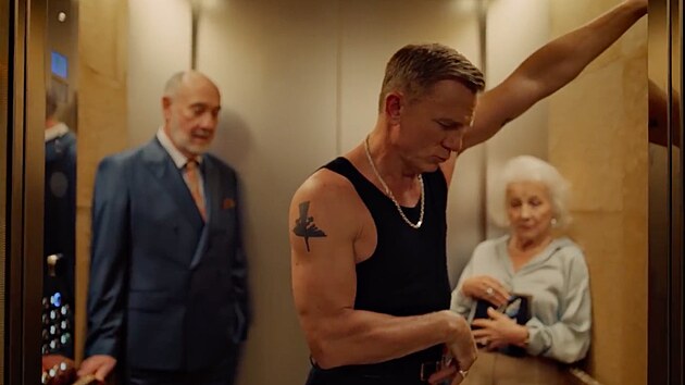 Daniel Craig tanèí v reklamì na Belveder Vodku