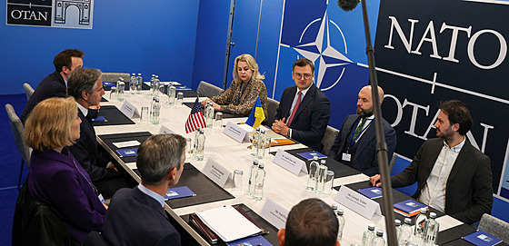 Dmytro Kuleba na zasedání ministrù zahranièí NATO v Bukurešti. (30. listopadu...