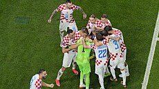 Chorvatští fotbalisté se radují z postupu do ètvrtfinále mistrovství svìta.