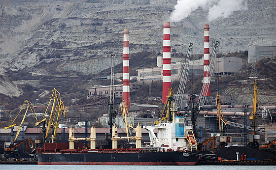 Nakládka uhlí v ruském pøístavu Novorosijsk (5. bøezna 2022)