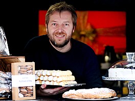 Cukráø Vít Martinák prodává své produkty na vánoèních trzích na brnìnském...