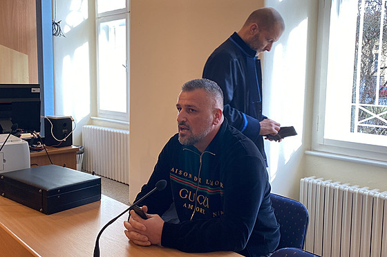 Odvolací senát Krajského soudu v Plzni vymìøil muži pùvodem ze Srbska za zpronevìru trest odnìtí svobody v trvání 18 mìsícù se zkušební dobou na dva roky. 