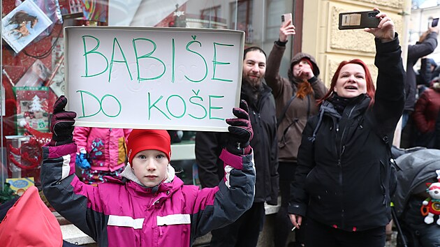 Šéf hnutí ANO Andrej Babiš navštívil Jablonec nad Nisou. Na snímku odpùrci Andreje Babiše. (20. ledna 2023)