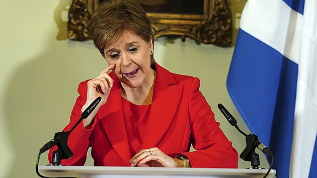 Nicola Sturgeonová hovoøí na tiskové konferenci v Edinburghu v oficiální rezidenci prvního ministra Skotska. (15. února 2023)