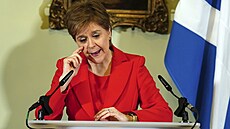 Nicola Sturgeonová hovoøí na tiskové konferenci v Edinburghu v oficiální...
