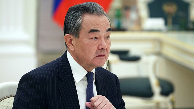 Bývalý èínský ministr zahranièí Wang I na jednání s ruským prezidentem Vladimirem Putinem (22. února 2023)