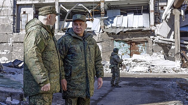Ruský ministr obrany Sergej Šojgu navštívil ukrajinský, avšak Rusy dobytý Mariupol. Kontroloval práce na obnovì infrastruktury. (6. bøezna 2023)