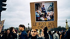 Francouzi protestují proti vládì Emmanuela Macrona. (17. bøezna 2023)