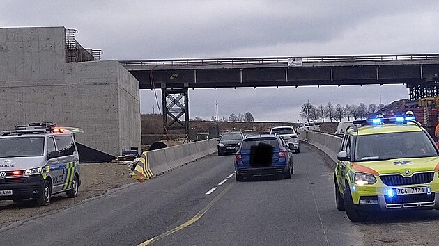 Na silnici I/4 u Mirotic srazilo auto chodce, který zemøel. (2. dubna 2023)