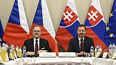 Spoleèné jednání èlenù slovenské a èeské vlády v Trenèínì na Slovenku.(3. dubna...