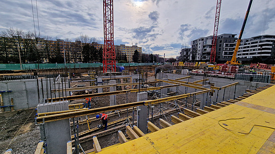 Stavební práce na projektu na pražském Proseku (3. dubna 2023)