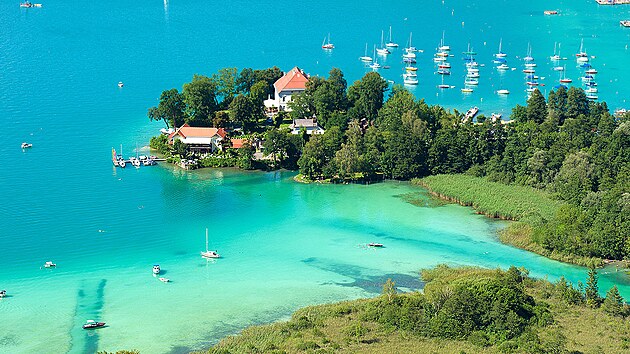 Zámek Maria Loretto na jezeøe Wörthersee