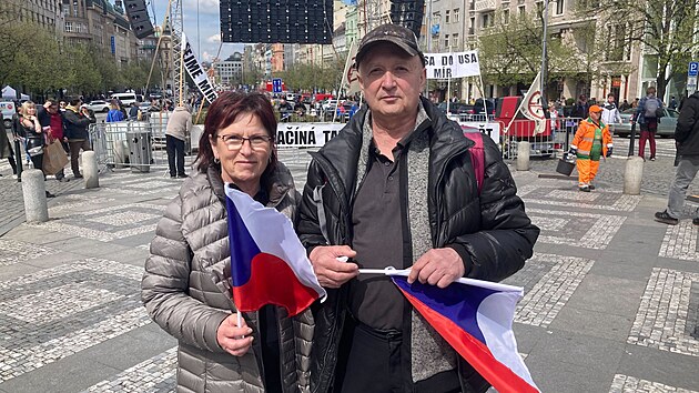 Na Václavské námìstí pøišly proti bídì demonstrovat tisíce lidí. (16. dubna...
