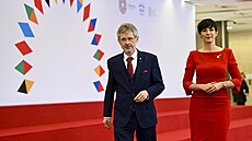Miloš Vystrèil a Markéta Adamová Pekarová na setkání pøedsedù a pøedsedkyò...