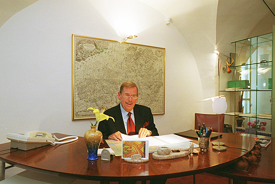 Václav Havel mìl kanceláø ve Voršilské ulici v Praze. (2003)