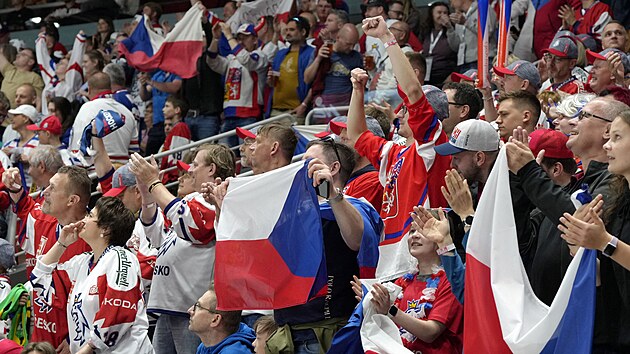 Radost èeských fanouškù pøi hokejovém mistrovství svìta v Rize