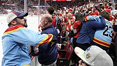 Fanoušci Florida Panthers slaví vítìzný gól Matthewa Tkachuka.