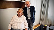 V èervenci se exprezident Miloš Zeman setkal s ombudsmanem Stanislavem Køeèkem....