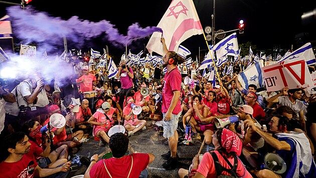 Izraelské protesty proti kontroverzní soudní reformì prosazovanou pravicovou vládou izraelského premiéra Benjamina Netanjahua a schválené parlamentem. (24. èervence 2023)