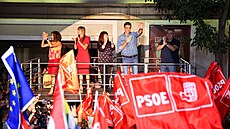 Španìlský premiér Pedro Sánchez se svou levicovou stranou PSOE ve volbách...