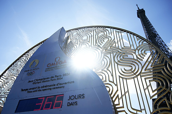 Hodiny v Paøíži právì ukazují 366 dní do tamní olympiády.