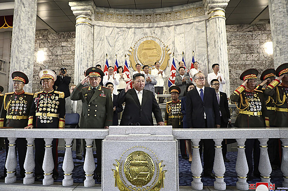 Severokorejský vùdce Kim Èong-un, èlen politbyra komunistické strany Èíny Li...
