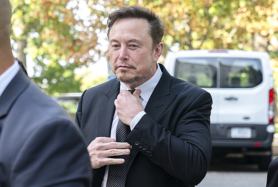 Elon Musk pøichází na uzavøené setkání pøedních technologických øeditelù se...